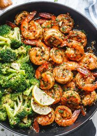 Garlic Butter Shrimp with Broccoli - #shrimp #broccoli #recipe #eatwell101 - This garlic butter shrimp and broccoli skillet recipe is quick, simple, and big on flavor! - #recipe by #eatwell101®