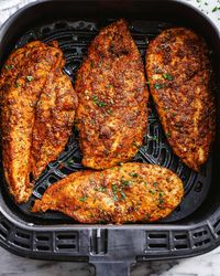 Air Fryer Chicken Breast - #airfryer #chicken #recipe #eatwel101 - Easy to make and takes just a few minutes to cook. Cooking chicken breast in the air fryer makes your lunches, dinners, and meal prep super quick and delicious! - #recipe by #eatwell101®