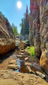 things to do in south dakota state park. black hills hiking. custer state park. US south dakota road trip alongside badlands national park, mount rushmore, black hills national forest. day trip from rapid city sd