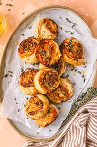 These goat cheese pinwheels are made with sweet apricot jam, creamy goat cheese and crunchy pecans. The perfect appetizer for any gathering!