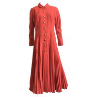 Hattie Carnegie 1940s wool pleated coat size 8/10. | From a collection of rare vintage coats and outerwear at https://www.1stdibs.com/fashion/clothing/coats-outerwear/ @1stdibscom #HattieCarnegie #vintage #fashion #shopping