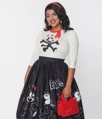 This sweet knit top in collaboration with Felix the Cat is crafted in a fabulous ivory knit, and boasts a print of Felix with little hearts. Outfitted with a modest neckline, attached red neck tie, and three quarter sleeves.