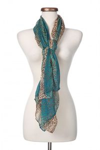 Teal scarf with a pop of animal print #Autumn #Style #Type3