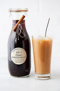 Homemade Chai Concentrate Recipe {sweetened and unsweetened}