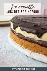 Du liebst Donauwelle, möchtest aber nicht gleich ein ganzes Blech backen? Dann ist mein Donauwelle aus der Springform genau das richtige Rezept für Dich. Pin es Dir direkt und hol Dir das Rezept