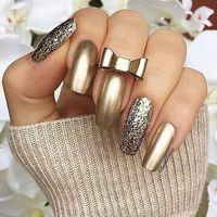 27 Glamorous Gold & Silver Nail Designs for New Year’s Eve