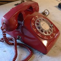 Vintage Red rotary desk phone rotary desk phone 1983 Bell,Western Electric . Not tested no landline. Very nice vintage condition with minor scuffs. elxx