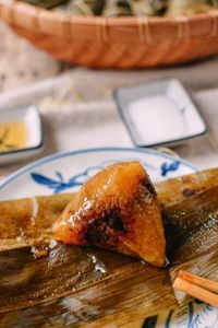 Learn how to cook zongzi (savory or sweet Chinese sticky rice dumplings wrapped in bamboo leaves) in an Instant Pot. It takes just 90 minutes, not 8 hours! Source: thewoksoflife.com