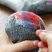 How to Darn a Sock - Fastest Way to Fix Sock Holes | TREASURIE