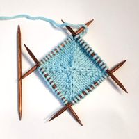 Knitting a Square from the Center - v e r y p i n k . c o m - knitting patterns and video tutorials