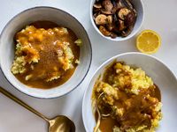 The easiest gravy you can get your hands on and it also happens to be very delicious too!