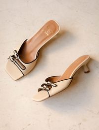 Gina Beige - Low-heeled mules in beige leather with front buckle straps - Juny Breeze x Bobbies collaboration