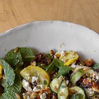 Carina Wolff on Instagram: "farro, mint, and zucchini salad with roasted goat cheese! such a delicious and herb-filled grain salad from @loriastern’s cookbook Eat Your Flowers! we got together and cooked this beauty — my favorite part was the roasted goat cheese! they get an almost crouton-like texture, soo good. RECIPE (serves 2-4) 1¼ teaspoons kosher salt, plus more to taste 1½ cups (270 g) pearled farro 3 medium zucchini (500 g), sliced into ¼-inch-thick rounds 3 medium shallots (100 g), th