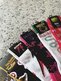 Official licensed band logo socks. These premium quality, colourful, all-over pattern cotton rich woven socks are guaranteed to stand out in the crowd. UK adult shoe sizes approx. 7 - 11 (EUR Shoe size 40 - 45 and US Men's Shoe Size 8 - 12).