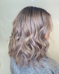 KIAHNALANI HAIR STUDIO | That Mushroom Blonde 🤩🤩🤩 I created this look doing a full foil of teasy highlights, with balayage in between using @redken flash lift... | Instagram