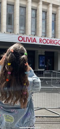 Olivia rodrigo sour tour butterfly hair clip hair inspiration