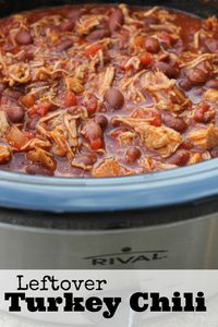 I love this turkey chili recipe! It works great with Thanksgiving turkey leftovers! #thanksgivingleftovers #turkeyrecipes