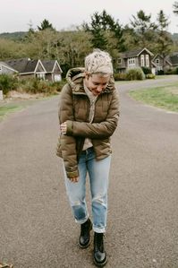 The Best Boots To Wear With Straight Leg Jeans - The Mom Edit