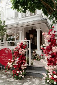 The color decoration palette for the love birds Hung & Nguyet in this early July is sweet pink with chic, passionate and attractive burgundy. Many flowers such as burgundy orchids, mokara orchids, red tulips, hydrangeas, carnations...; combined with shell pink roses created a depth effect for the space. The wedding ceremony of Hung and Nguyet really radiated a youthful and sweet look. #phidiepwedding #weddingplanner #weddingplanning #phidiepwedding #destinationwedding