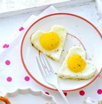 valentines day recipes, valentines day crafts for kids, valentines day breakfast ideas, valentines day food for kids, valentines day breakfast in bed, egg recipes, creative egg recipes, valentines food, galentines brunch, galentines party food, galentines brunch food, valentines day treats