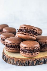 Brigadeiro Macarons #brigadeiro #frenchmacarons #macaron #chocolate #condensedmilk #desserts #treats #fudge #macarons #chocolatemacarons #chocolatesprinkles #sprinkles #partytreat