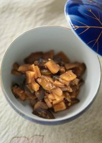 Hero shot of Fukujinzuke in a small serving bowl.