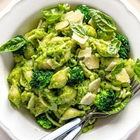 Try our mouthwatering broccoli pasta recipe. Creamy, delicious, and full of flavor, it's the perfect meal for lunch or dinner.