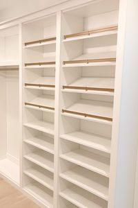 The only thing missing is the shoes! Your shoe rack plays an important role in your closet's organization, allowing you to neatly organize your shoes in any way that works for you. 📸: The Tailored Closet of Nashville