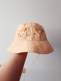 Light orange hat embroidered with flower lover #Embeidery #Flower #Hat #Orange