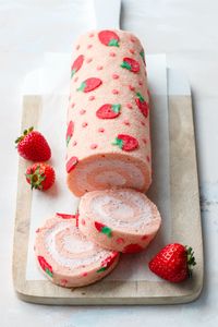 Strawberry Cake Roll #recipe: perfect for spring!