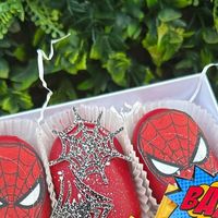 Spider-Man Cakesicles & matching chocolate covered Oreo’s 🕸️🕷️🕸️

Love this little Spidey fan, bday gift !!

✨these ca... | Instagram