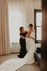 We are swooning over this bride's gorgeous strapless gown with an extended train | Image by Hayley Dolson Photo