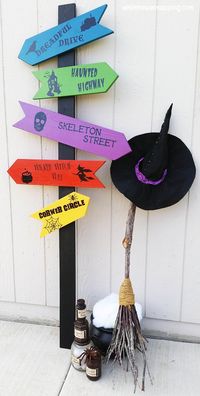 Halloween Directional Sign and Halloween Decor. This is just too cute!