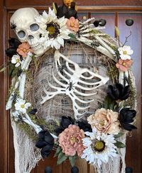 Halloween Wreath, Skeleton Wreath, Front Door Wreath - Etsy Canada