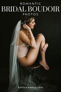 Bridal Boudoir Photos: The Best Wedding Day Gift for your Spouse-to-Be Surprise your spouse-to-be with the most sexy and unexpected wedding day gift: bridal boudoir photos! It's what they really want 😍 #bridalboudoir #boudoirphotos #weddingdaygift #giftsforhusband