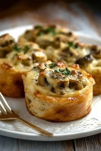 Préparez des bouchées aux champignons gratinés croustillants, une recette incontournable pour vos fêtes ou dîners en famille. Avec des ingrédients simples et une préparation rapide, ces bouchées apportent une explosion de saveurs et une texture croquante que tout le monde adorera. 🍄✨