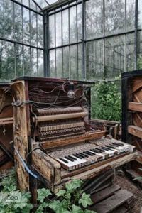 40 Hauntingly Beautiful Abandoned Places And Forgotten Things - Feels Gallery