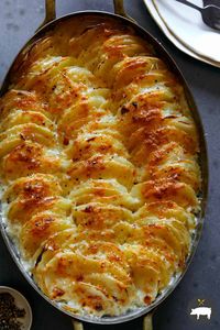 The only Cheesy Potatoes Gratin recipe you'll ever need! It's tender and creamy with a deliciously crispy and cheesy crust! It's best carb-loaded side dish for almost any meal! #potato #gratin #thanksgiving #potatoes #sidedish