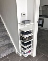 27 Awesome Shoe Rack Ideas (Concepts for Storing Your Shoes) #closet #entryway #diy #rotating #bedroom #spacesaving #frontdoor #garage #shelves