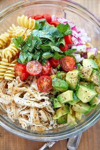 Healthy Chicken Pasta Salad - #chicken #salad #eatwell101 #recipe - Packed with flavor, protein and veggies! This healthy chicken pasta salad is loaded with tomatoes, avocado, and fresh basil. - #recipe by #eatwell101