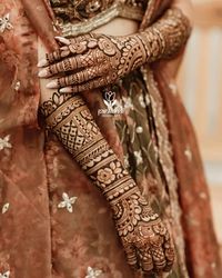 Vasmeen’s beautiful bridal henna✨ Thanks @vas_artar for sharing these beautiful pictures. 2025 bridal bookings are open!! Email us with date and location at dimple.shah.nvs@gmail.com #pankhudihennaart #henna #mehndi #mehandidesign #torontohennaartist #bramptonhennaartist #hennatattoo #mississaugahennaartist #bridetobe #bridalmehndi #hennaartist #scarboroughhennaartist #bridalhenna #mehndiartist #torontohenna #wedmegood #indianweddingbuzz #punjabiweddings #torontobridalmehndi #natural...