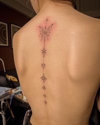 Explore beautiful and unique spine tattoos for women, from minimalist designs to meaningful symbols. Find the perfect inspiration here.