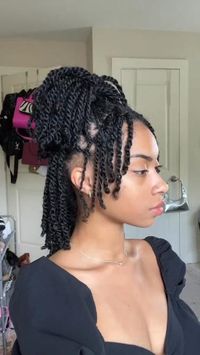 10 ways to style your mini-twists😍⁣⁣ ⁣⁣ These twists look so good on @TheLeoBabe on TikTok🔥 This is a perfect protective style for the summer👌🏾⁣⁣ ⁣⁣⁣ mini twists twist out half up half down twist out twists healthy hair goals