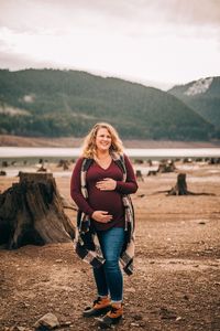 salem-oregon-detroit-lake-maternity-photographer