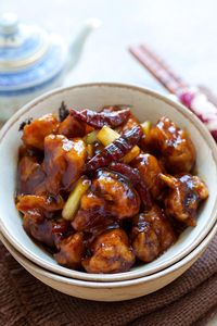 General Tso's chicken - BEST and easiest General Tso's Chicken ever. SO delicious and much better and healthier than Chinese takeout | rasamalaysia.com