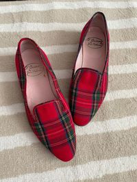 "Vintage tartan leather loafers. --- M E A S U R E M E N T S --- Era: 1990s Fits like: us 7,5 | euro 38 | uk 5,5 Insole: 9.75\" Ball: 3.25\" Heel: .3/4\" Brand/Maker: Jan Palomen Condition: excellent"