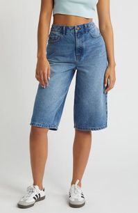 Go for a relaxed vintage vibe in these nonstretch-denim shorts made with a high waist and a loose fit through the knee-length legs. Zip fly with button closure Five-pocket style 100% cotton Machine wash, dry flat Imported