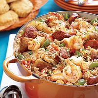 Featuring chicken, shrimp and smoked sausage, this classic Creole rice dish is well-suited to the slow cooker because the slow cooking allow all the flavors to blend in a marvelous way.