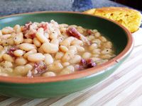 Crockpot White Beans & Ham Soup Ingredients: 1 lb. (16 oz) white Great Northern Beans Ham Hock or Ham Bones with Meat 2 tsp onion powder 1-1/2 tsp salt 1 tsp pepper 6 cups water