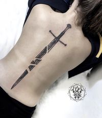 The history of sword tattoos dates back thousands of years, tracing the roots of the symbol’s power, strength, and courage to warriors and leaders who wielded swords in battle. In ancient times, religious and mythological stories often depicted swords as sacred weapons